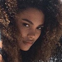 Tina Kunakey Di Vita Alaston
